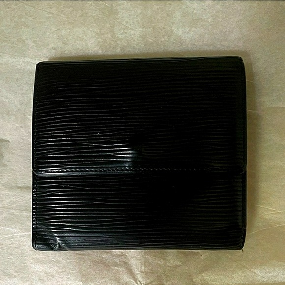 LOUIS VUITTON Elise compact wallet in black Epi leather. Date code MI0923. GUC - Picture 12 of 12